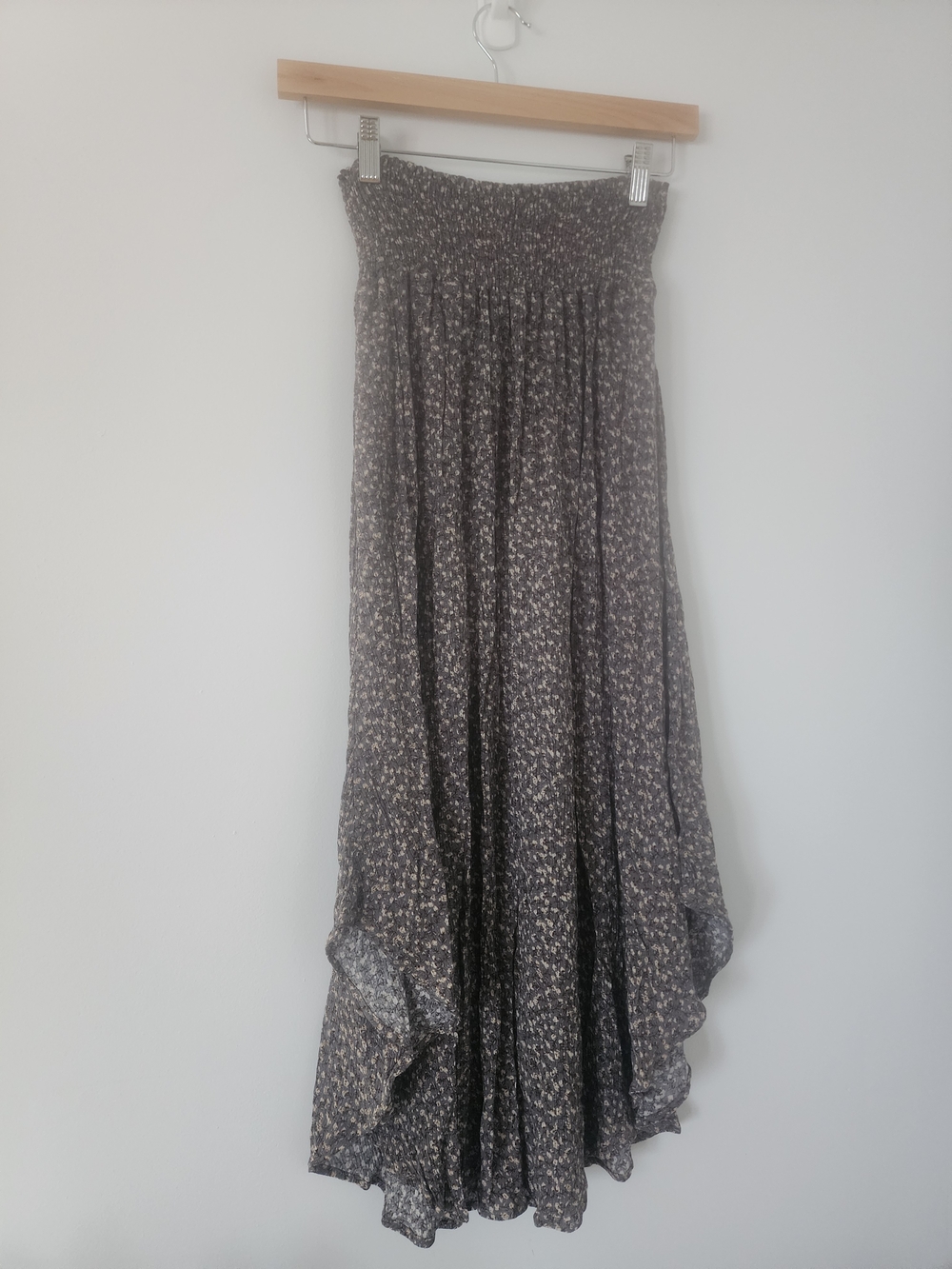 Sozy Blue Floral Smocked Waist Midi Mia Skirt - Like New - S